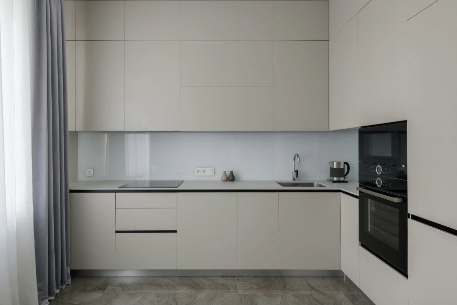 minimalist kitchen design with stone slab backsplash